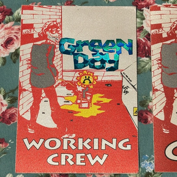 GREEN DAY! Concert patches/passes/ working crew, Guest! Lot of 2 excellent shape - Picture 2 of 5